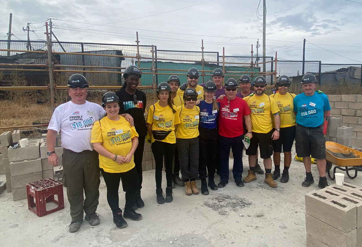 Mellon Educate Elliott Group Volunteers Photo 2023 Group